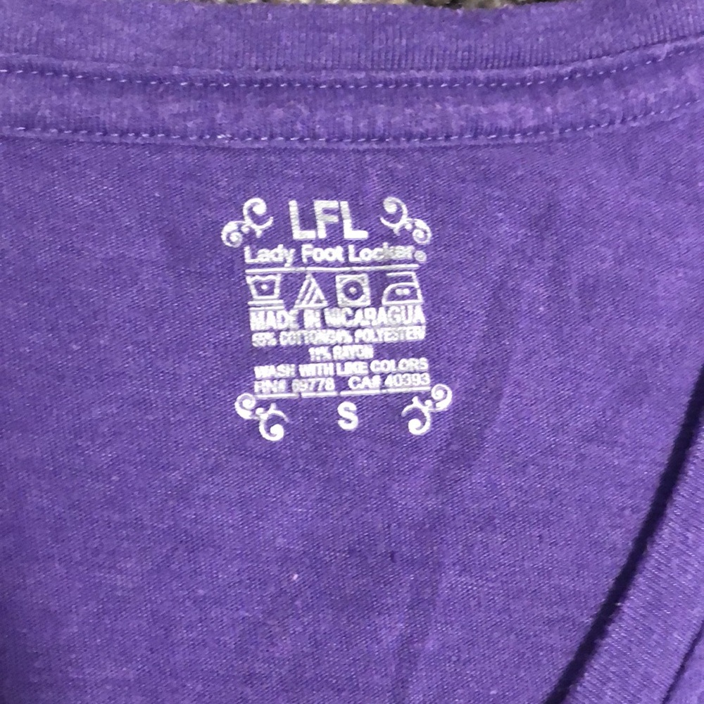 Purple V-neck - Picture 3 of 3